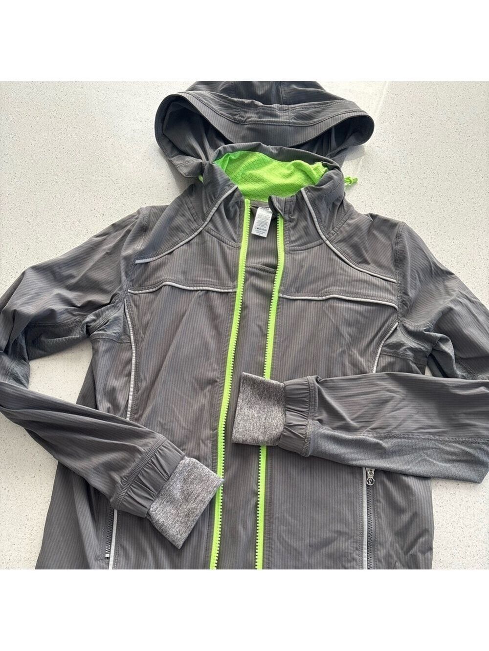 Girls Ivivva size 14 Hooded Jacket

Like new